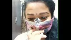 Play Horned bhabhi thumbing