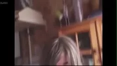 تشغيل دش المراهقين يهبط hgaeliclf مع نهر الحليب على كاميرا الويب